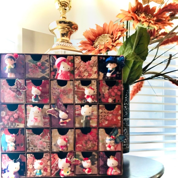 Three selective adorable Hello Kitty and friends 25 drawer set - Picture 8 of 9